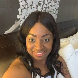 Meet your Posher, Adrienne